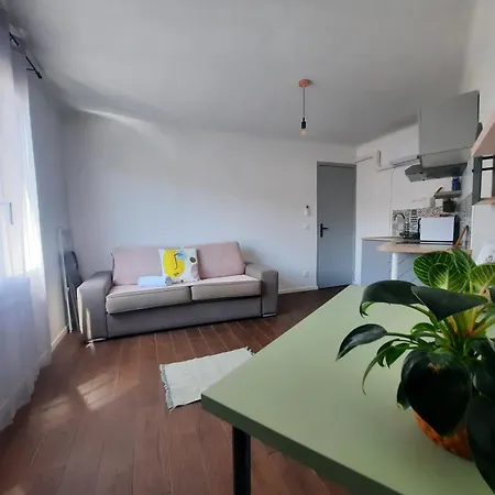 Homestay La 3, Climatisee Ac, Cuisine Privee, Calme *