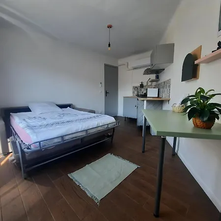 Homestay La 3, Climatisee Ac, Cuisine Privee, Calme